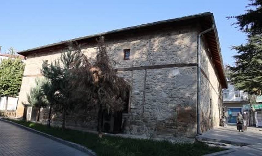 Kırşehir'in Çarşı Camii: bindirme ahşap tavanıyla kent belleğinde yerini koruyor