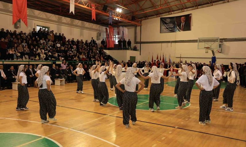 Çameli’de gençlerle cumhuriyet coşkusu: tören, oyun ve ödüller