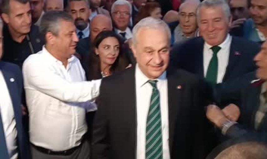 Özgür Özel'in Bursa programında konuşulan anlar: tokalaşma, sözler ve tepki