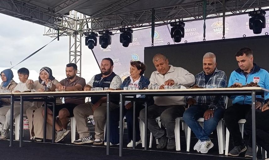 Tekirdağ’da köfte yarışında hız ve heyecan sahil dolgu alanını doldurdu