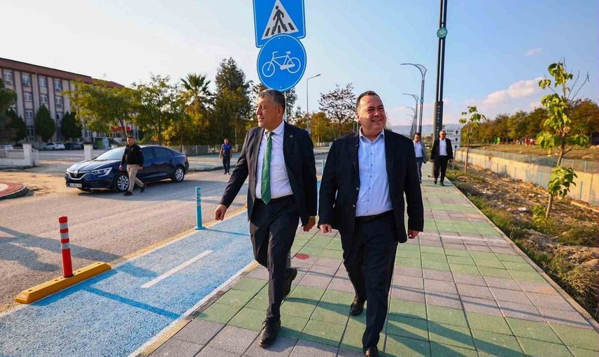 Köprübaşı'nın kalbi yenileniyor: Evren Caddesi sıcak asfaltla buluştu