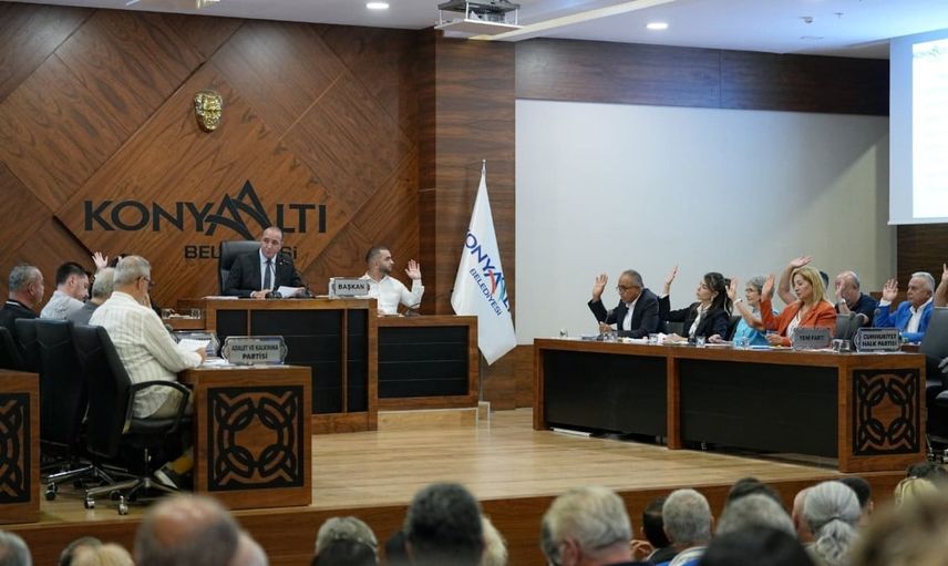 Konyaaltı'nda istifa sonrası meclis toplantısında gerginlik