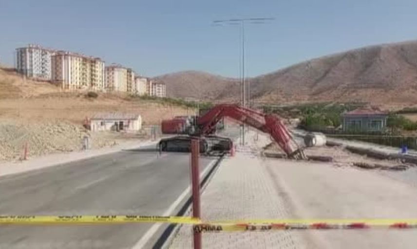 Malatya'da Yol Çalışmasında Göçük: 2 İşçinin Kurtarılması İçin Çalışmalar Sürüyor