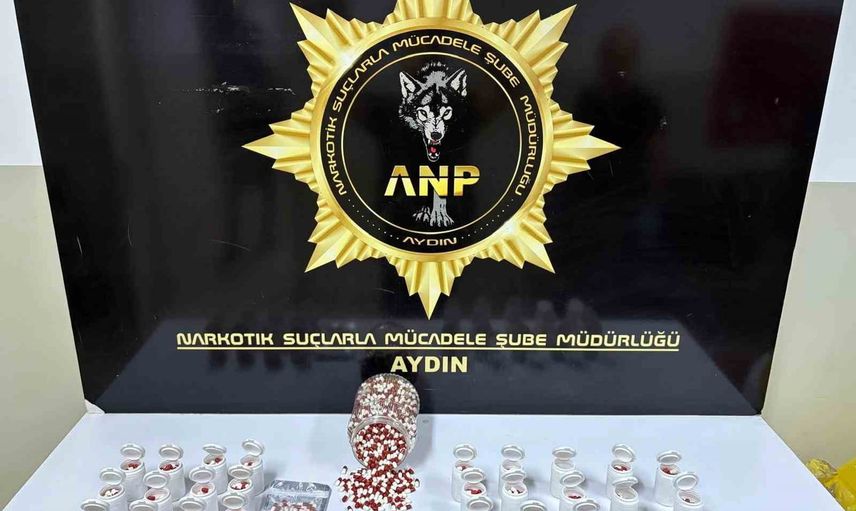 Efeler'de büyük sentetik ecza operasyonu: 2 bin 456 hap ele geçirildi