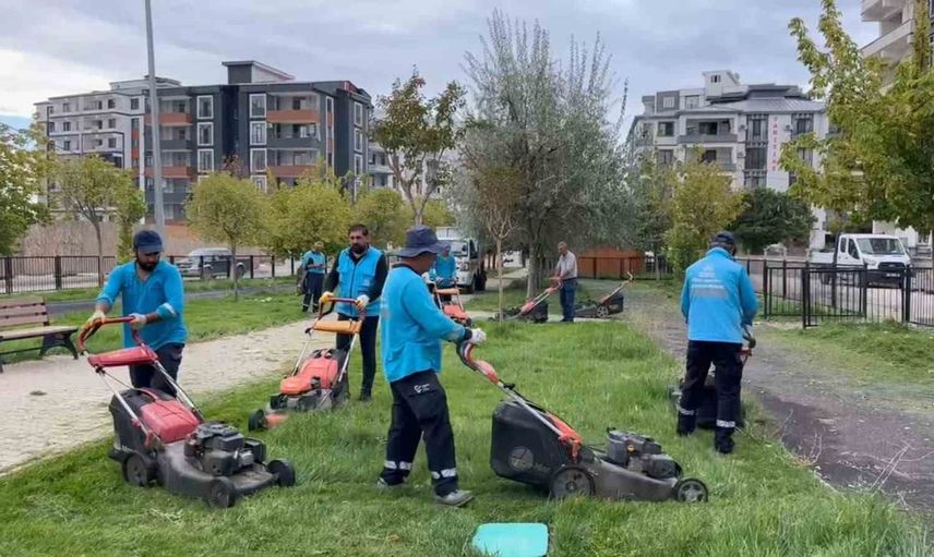 Adıyaman'da parklar sonbahar bakımıyla yenileniyor