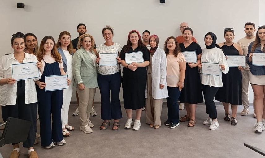 Aydın Şehir Hastanesi'nde gebe okulu kapanışı: anne ve babalara pratik ve psikolojik destek
