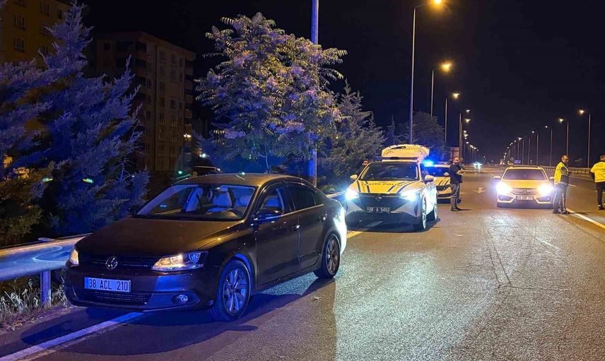 Kayseri'de kaçış planı kısa sürdü: alkollü sürücü kıstırılarak yakalandı