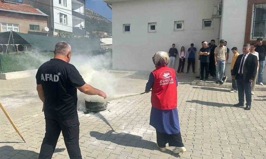 Çelikhan'da personel gerçek tatbikatla deprem ve yangına hazırlandı