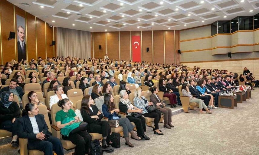 Mağdur kadınlara adalete ulaşma rehberi: İzmir'de hukuki okuryazarlık eğitimi başlıyor