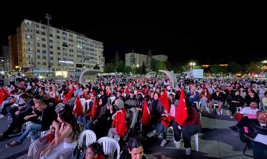Çorum'da meydanlar ay-yıldızlıların zaferiyle inledi