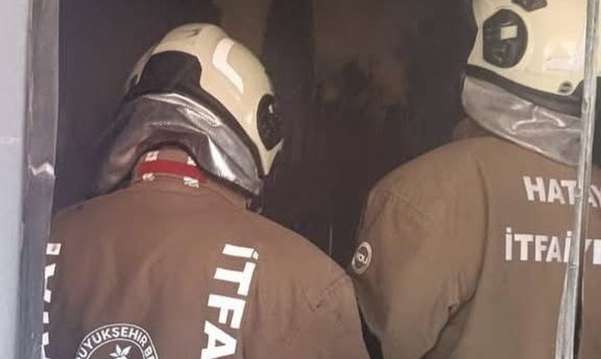 Antakya'da Alaattin Mahallesi'ndeki konteyner yangını hızlı müdahaleyle kontrol altına alındı
