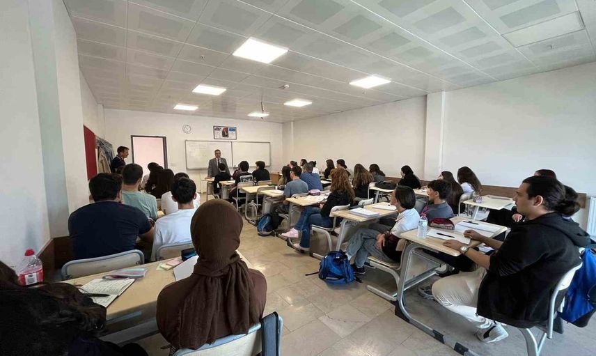 Sivas'ta 500 öğrenciye yön veren ücretsiz yks hazırlık programı