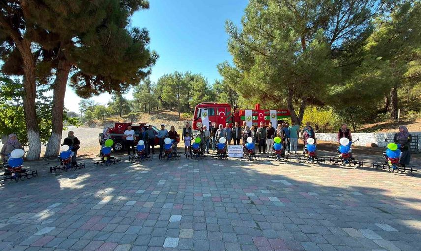 Gördes'te kadın üreticilere ekonomik güçlendirme amaçlı yüzde 100 hibe çapa motoru