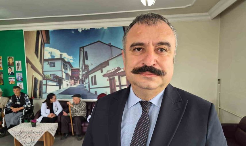 Öğrenciler huzurevinde sıcak anlar yarattı, 'kutuda ne var?' oyunu neşe getirdi