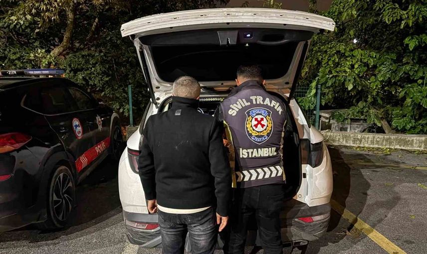 Başakşehir'de yolu kapatan iki sürücüye yüzbinlerce lira ceza
