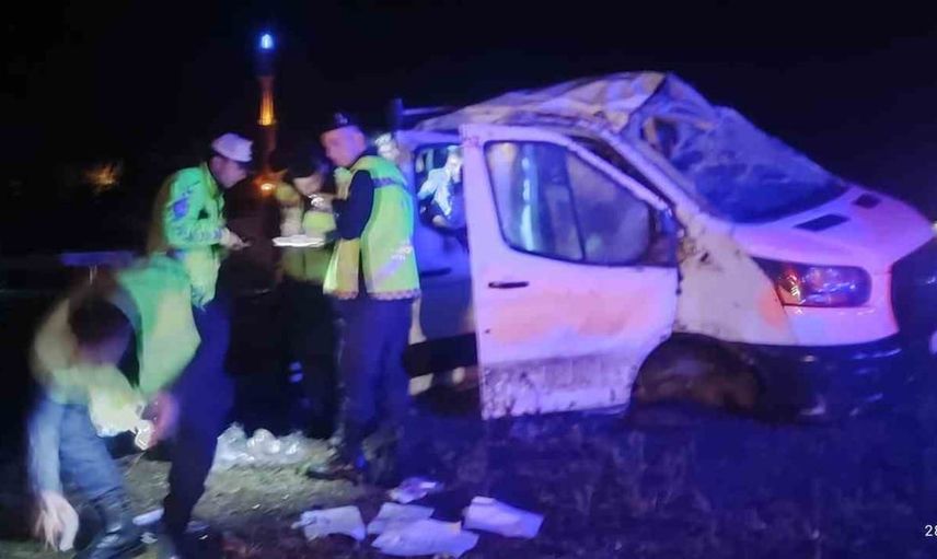Yağmurun etkisiyle kontrolden çıkan otomobil takla attı: 4 kişi yaralandı