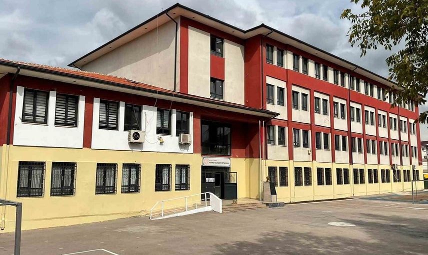 Büyükşehir 139 okulun bakımına 7 milyon 395 bin liralık boya desteği verdi