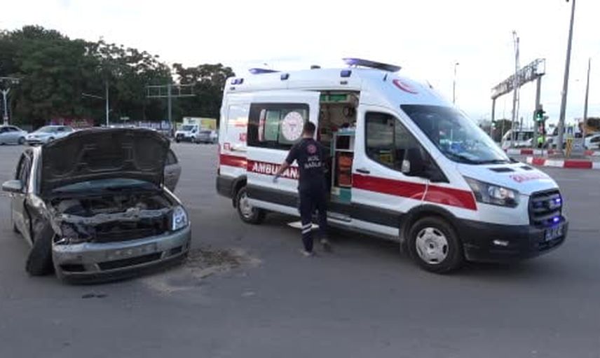Yeşilyurt mevkisinde karayolu kazası: üç kişi yaralandı