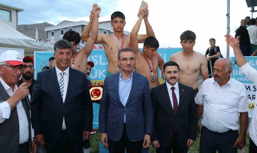pasinler’de kazanılan zafer: kenan gör başpehlivan oldu