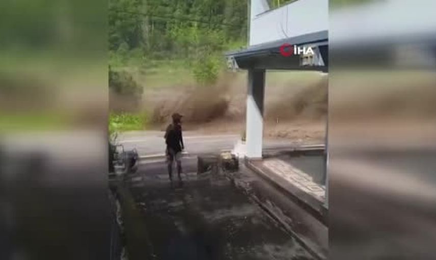 kopan buzulun yol açtığı taşkın: can kaybı 676’ya ulaştı