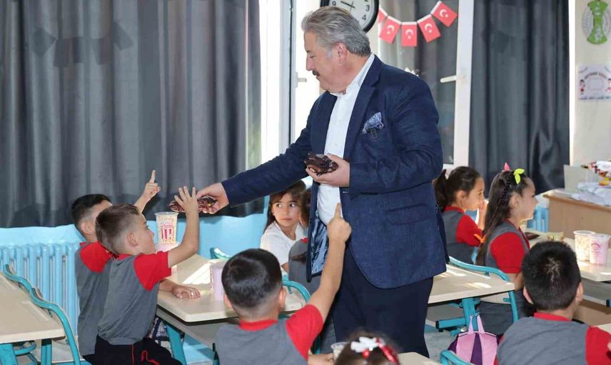 Başkan Palancıoğlu yeni eğitim yılının coşkusunu öğrencilerle paylaştı