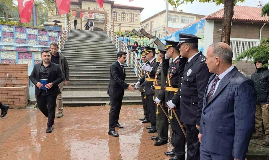 Yağmur altında 103. yıl coşkusu: Ergani'de Cumhuriyet Bayramı
