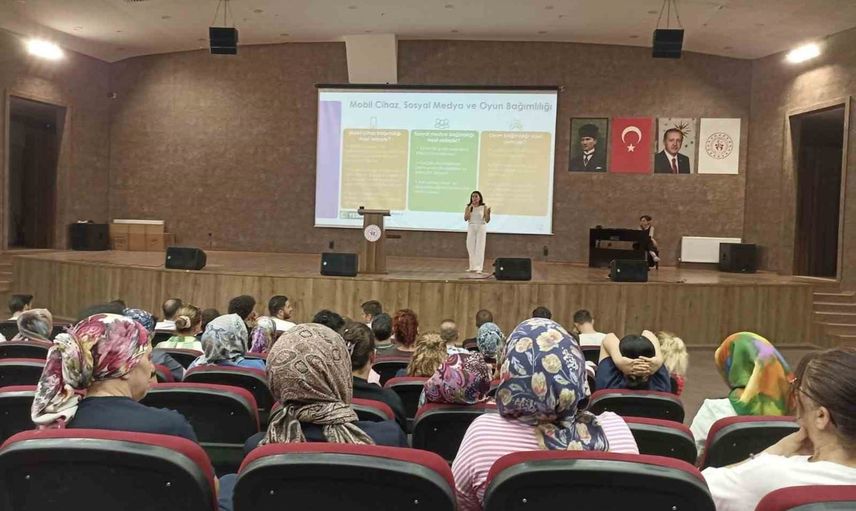 Eskişehir'de gençlik personeline bağımlılık farkındalığı eğitimi