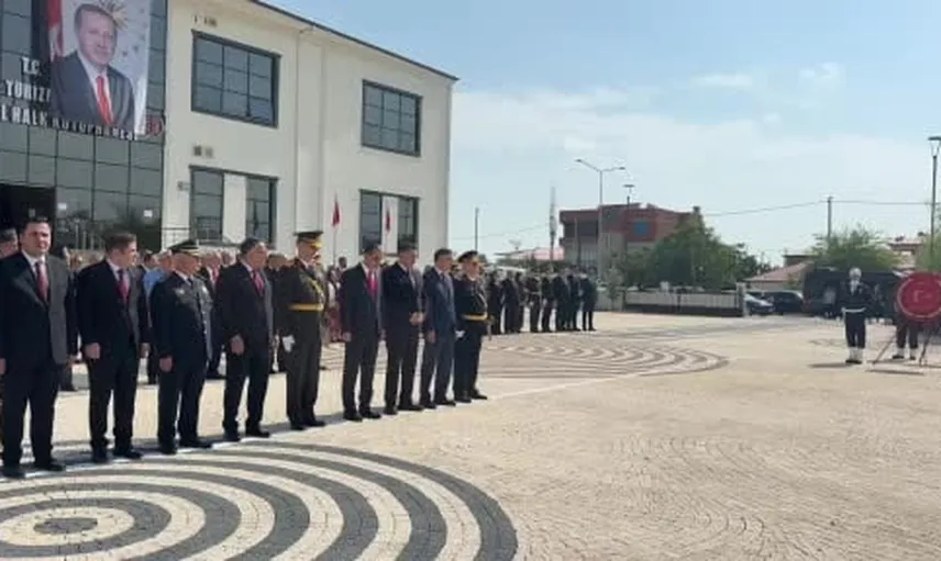 Iğdır'da Atatürk anıtına çelenk sunulan törenle 30 Ağustos anıldı