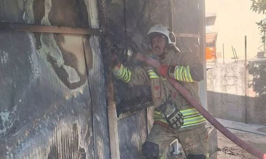 Altınözü'de hızlı müdahale, konteyner yangınının büyümesini engelledi