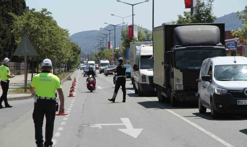 Ordu'da yoğun trafik denetimi: 16 bin 328 araç kontrol edildi