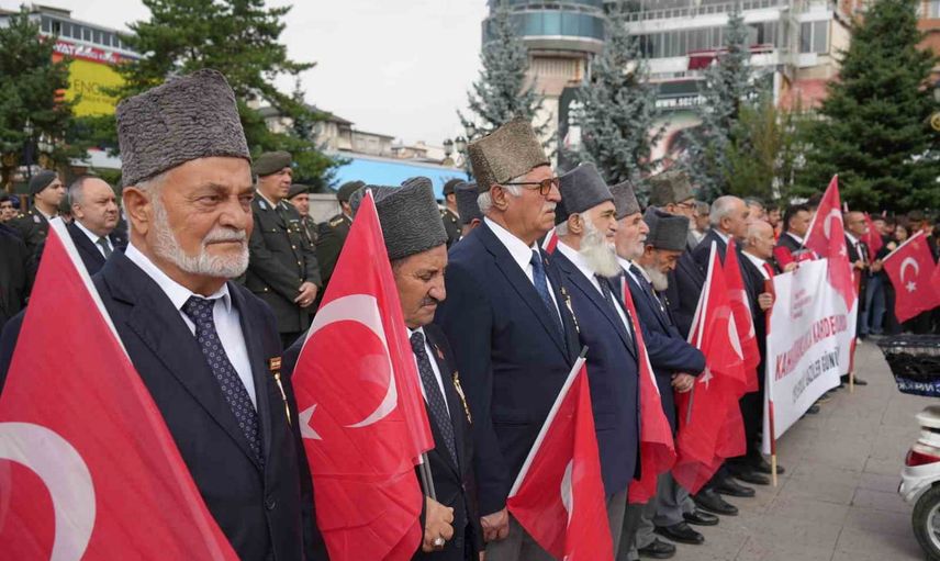 Erzurum'da gaziler haftası kortejinde kent meydanında anma töreni