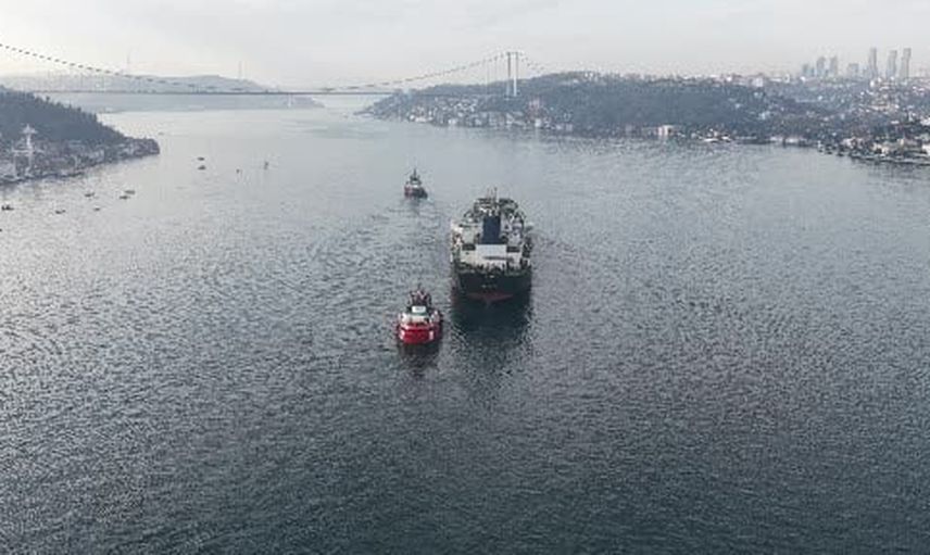 Boğazda eskort eşliğinde geçen AK ANA tankeri dron kaydıyla görüntülendi