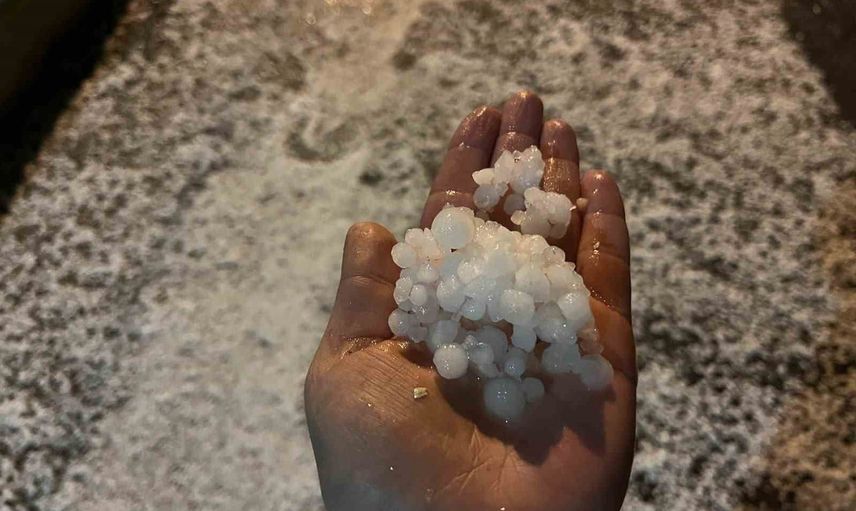 Bayburt’ta 10 dakikalık dolu yağışı günlük hayatı sarstı