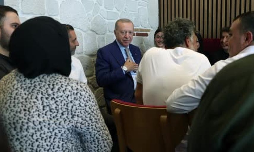 Erdoğan Çengelköy'de esnafa kulak verdi, sokakta vatandaşlarla sohbet etti