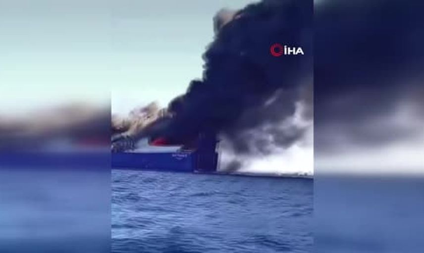 Mikonos açıklarında kargo gemisinde yangın: 29 kişi tahliye edildi