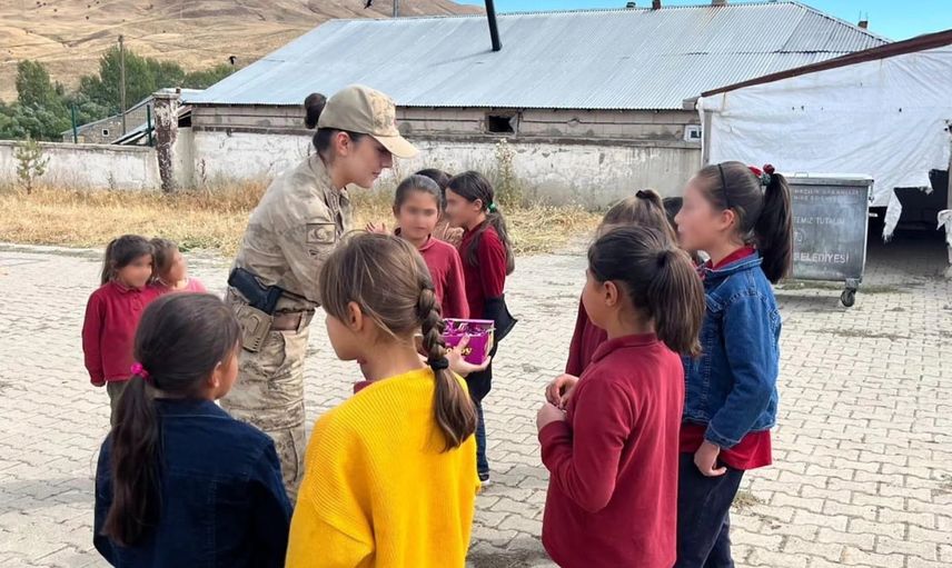 Erzurum'da jandarma okul çevrelerinde denetimleri sıkılaştırdı