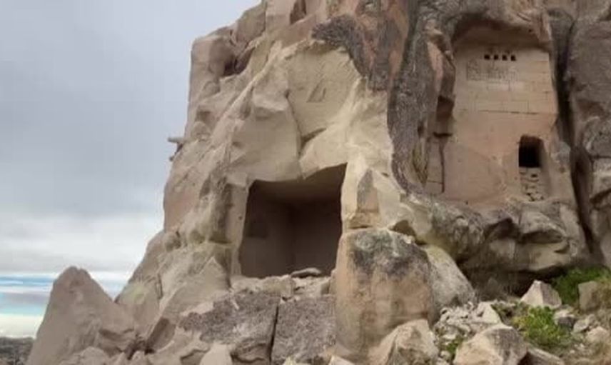 Göreme'de peribacası çöküşü ekipleri sevk etti