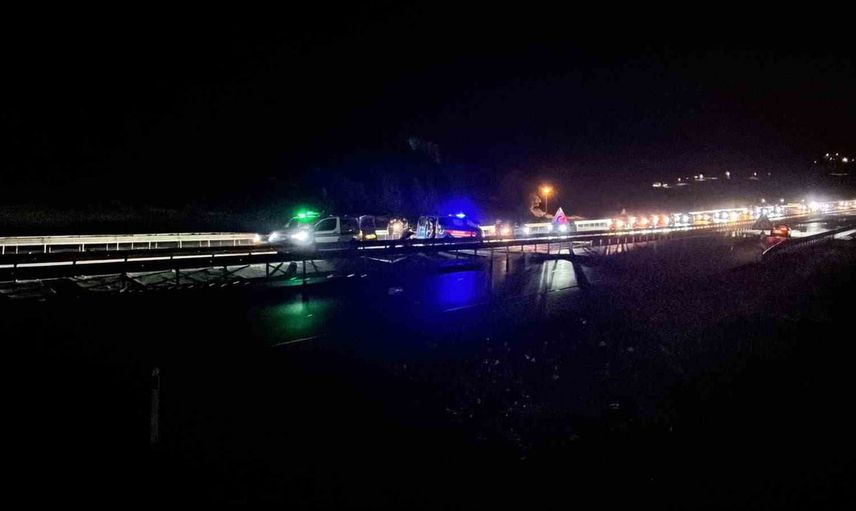 İzmit-Kandıra yolunda motosiklet bariyerlere çarptı, sürücü yaşamını yitirdi