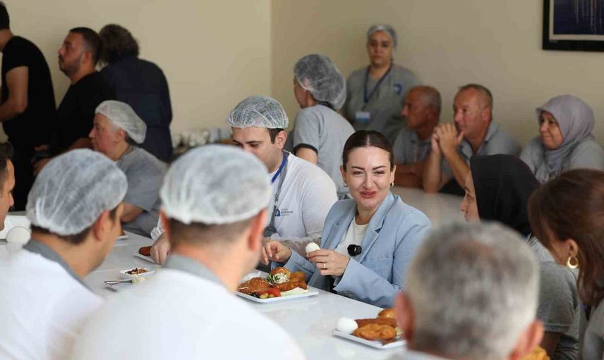 Sıcacık destek: Antalya'nın aşevinden her gün binlerce porsiyon çıkıyor
