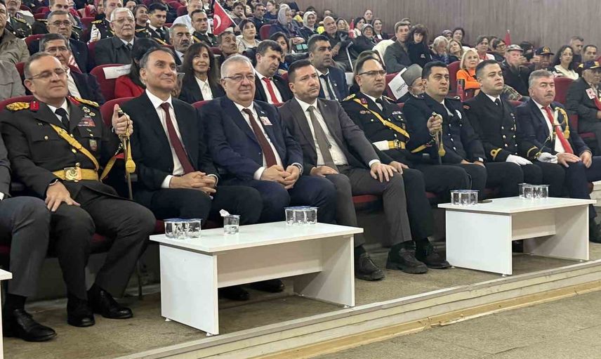 Yağış mekânı değiştirdi, cumhuriyet coşkusu sürdü