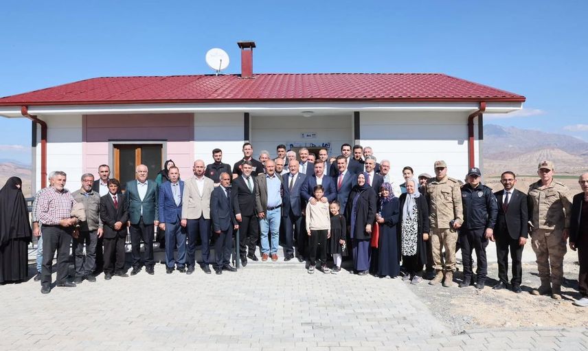 Yukarı Mahalle sakinlerine AFAD konutlarının anahtarları teslim edildi
