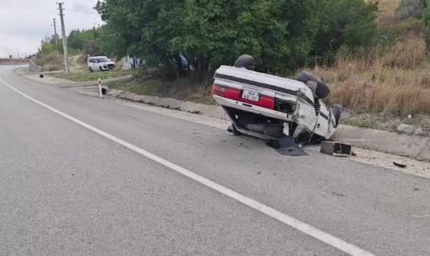 Isparta'da şarampolde takla atan otomobil 150 metre sürüklendi, 3 kişi yaralandı