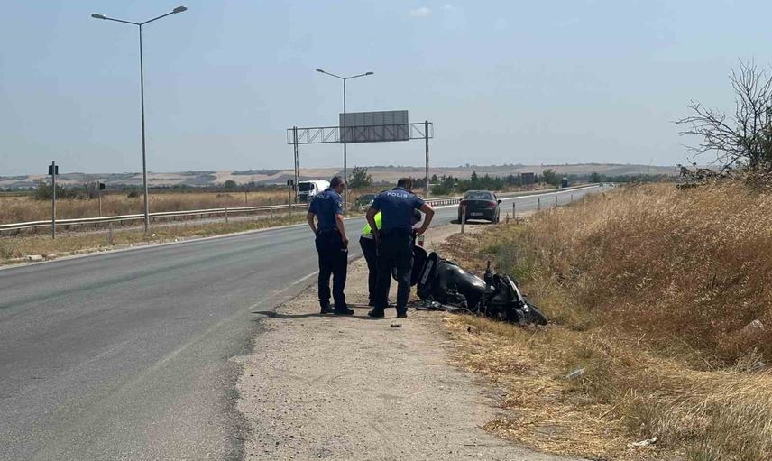 Babaeski'de D-100 karayolunda motosiklet devrildi: 1 yaralı