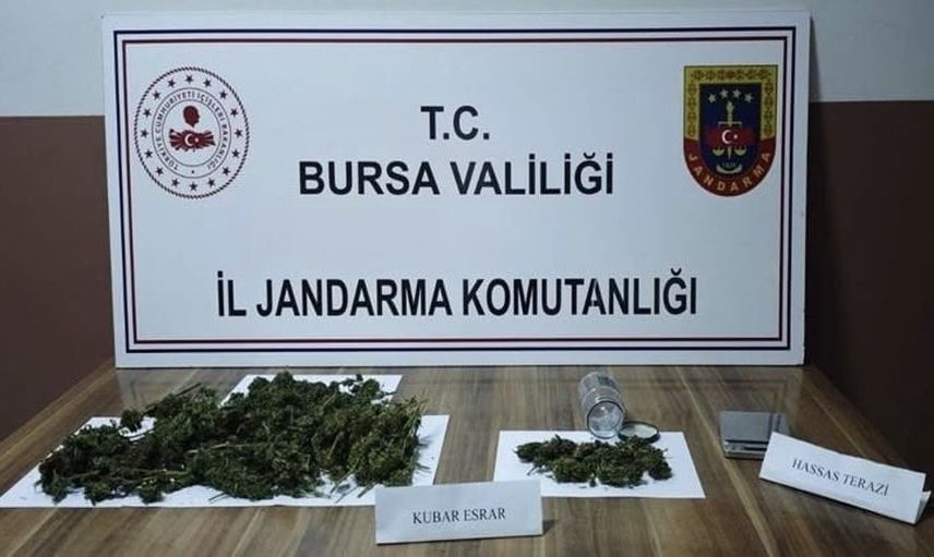 İnegöl'de jandarmadan ev araması: 1 kilo kubar esrar ele geçirildi