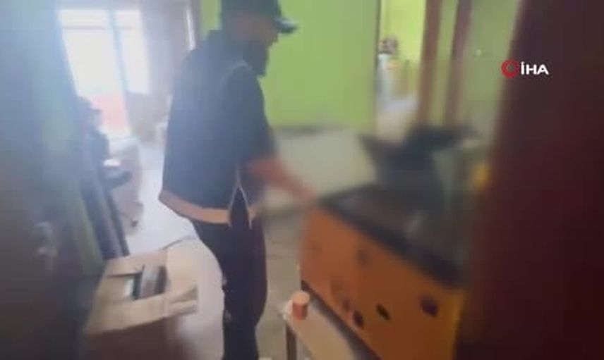 Pendik'te bandrolsüz tütün üretimine operasyon: 440 kilogram ve 328 bin 200 makaron ele geçirildi