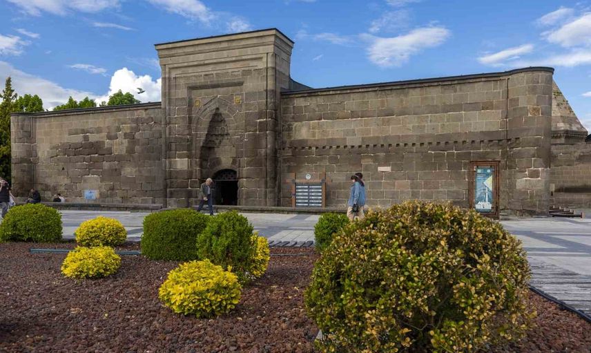 Hunat Medresesi: Kayseri'de Selçuklu mirasını yaşatan kültür ve sanat adresi