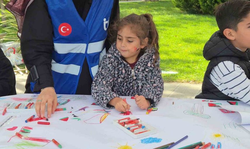 Tekirdağlı çocuklardan Filistinli çocuklara resimli destek