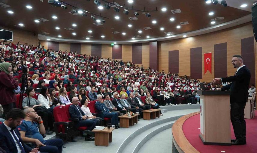 Teknolojiyi etik ve bilgelikle inşa edin: Kastamonu Üniversitesi oryantasyonu yeni öğrencilere çağrı yaptı