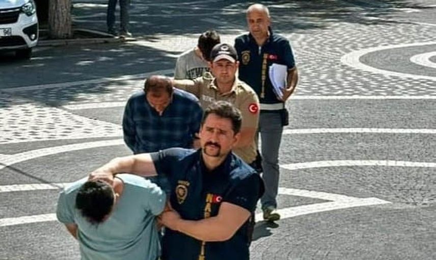 Akşehir'de yol kontrolünde büyük yakalama: 5 bin 700 kullanımlık kağıt bonzai ele geçirildi