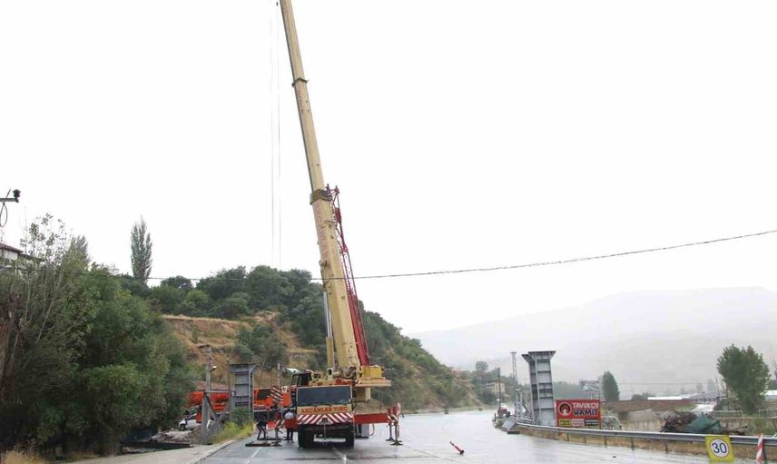 darende'de nadir üst geçidi söküldü ve kaldırıldı